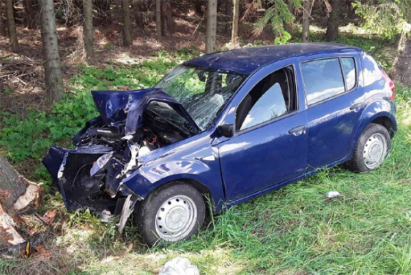 Nehoda osobního vozidla u Nového Města na Moravě si vyžádala zranění