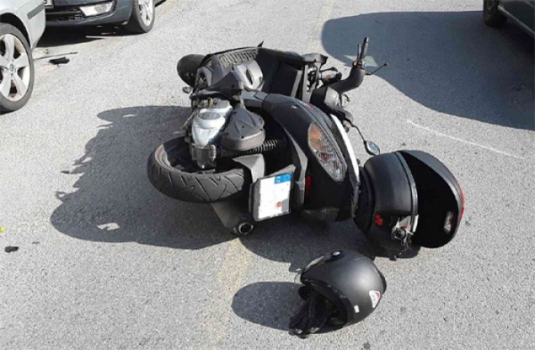 V Jihlavě se při nehodě zranil motocyklista