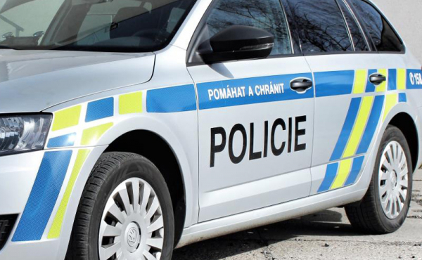 Řidiče, který srazil na Jihlavsku dva chodce, obvinila policie ze dvou trestných činů