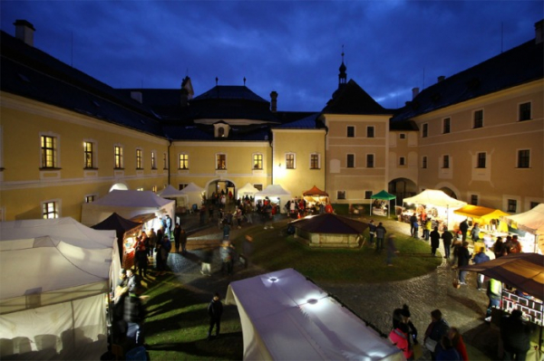Na zámku ve Žďáru nad Sázavou připravili o víkendu poctivou vánoční atmosféru