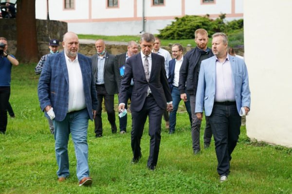 Premiér navštívil obce ohrožené suchem, úpravnu vody na Želivce a prohlédl si nemocnici v Jihlavě