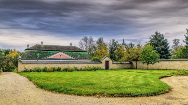 Rodina Kinských otevírá na žďárském zámku své soukromé Kouzelné zahrady 