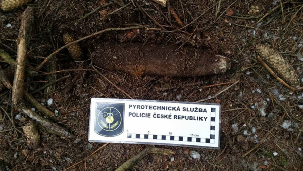 V lese u rybníka Osovák nalezl muž německý dělostřelecký granát