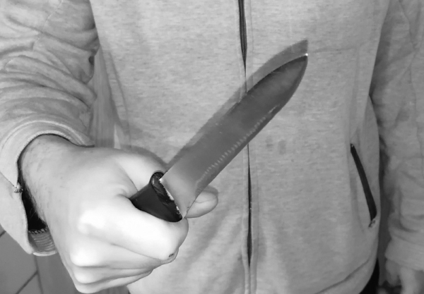 V Jihlavě na ulici ohrožoval opilý muž s nožem v ruce svoji známou