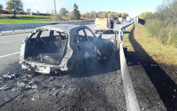 Hasiči z Velkého Meziříčí likvidovali na dálnici D1 požár automobilu, majiteli vznikla škoda 300 tisíc korun