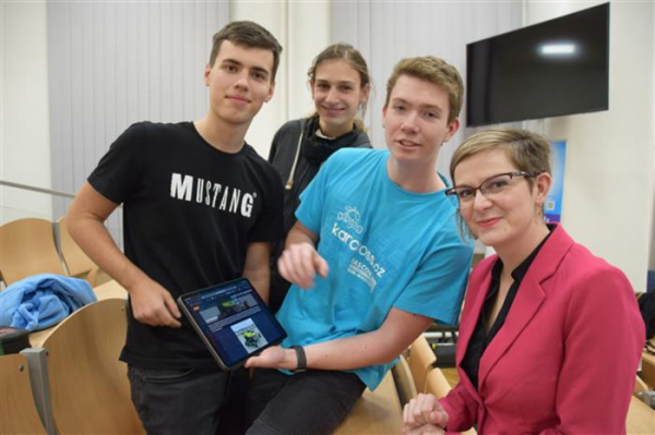 V Pelhřimově si vyzkoušeli první hybridní český hackathon pro středoškoláky 