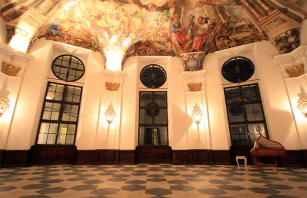 V únoru můžete na žďárském zámku zažít Večerní prohlídky nebo večeři ve freskovém sále