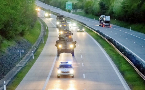 Americký konvoj po měsíci opustil Českou republiku